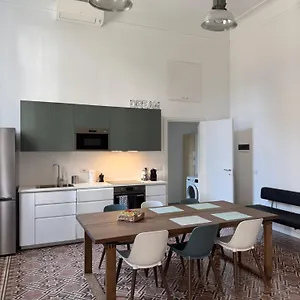 Baia Del Re - Navigli , Milano Italia